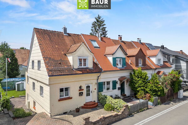 "Charmantes, renovierungsbedürftiges Reihenendhaus in Weingarten"